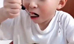 吃瓜网红小孩,揭秘吃瓜网红小孩的趣味生活